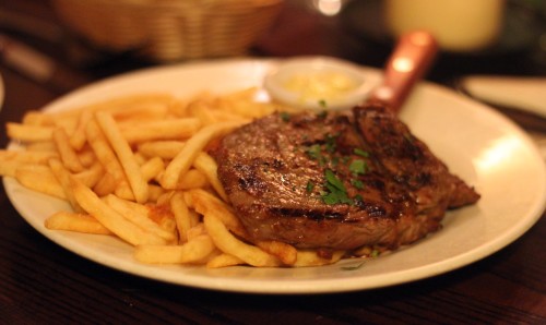 8​ oz chargrilled rare breed rib eye steak served with fries and peppercorn or béarnaise sauce