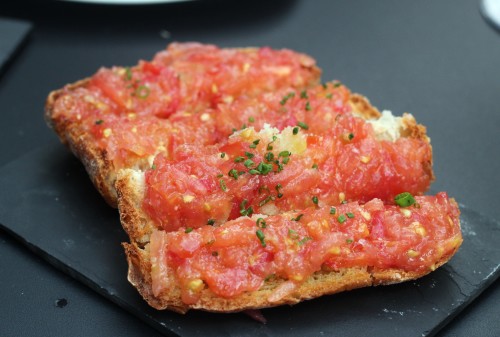 Pan con tomate