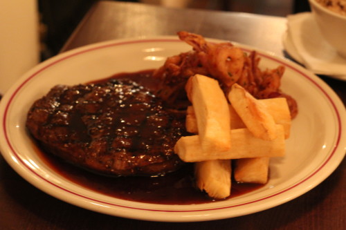 Peppered 8oz prime matured Rib eye steak, mixed salad, cassava fries, shoestring onion rings and a pimiento & thyme jus