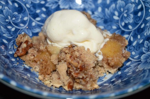Salty pecan, Apple crumble pie with milk ice cream