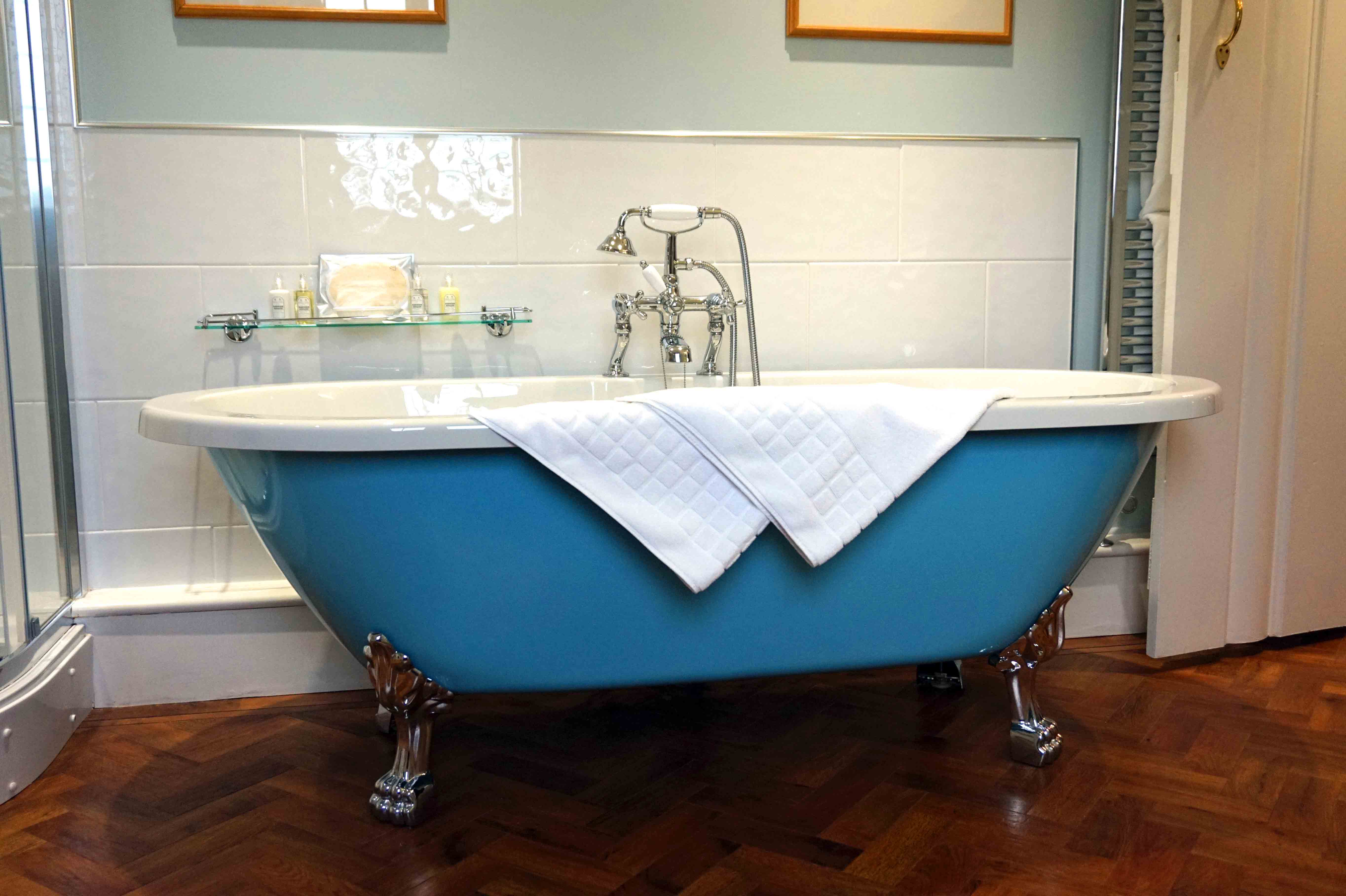 Llangoed Hall Suite Bathroom