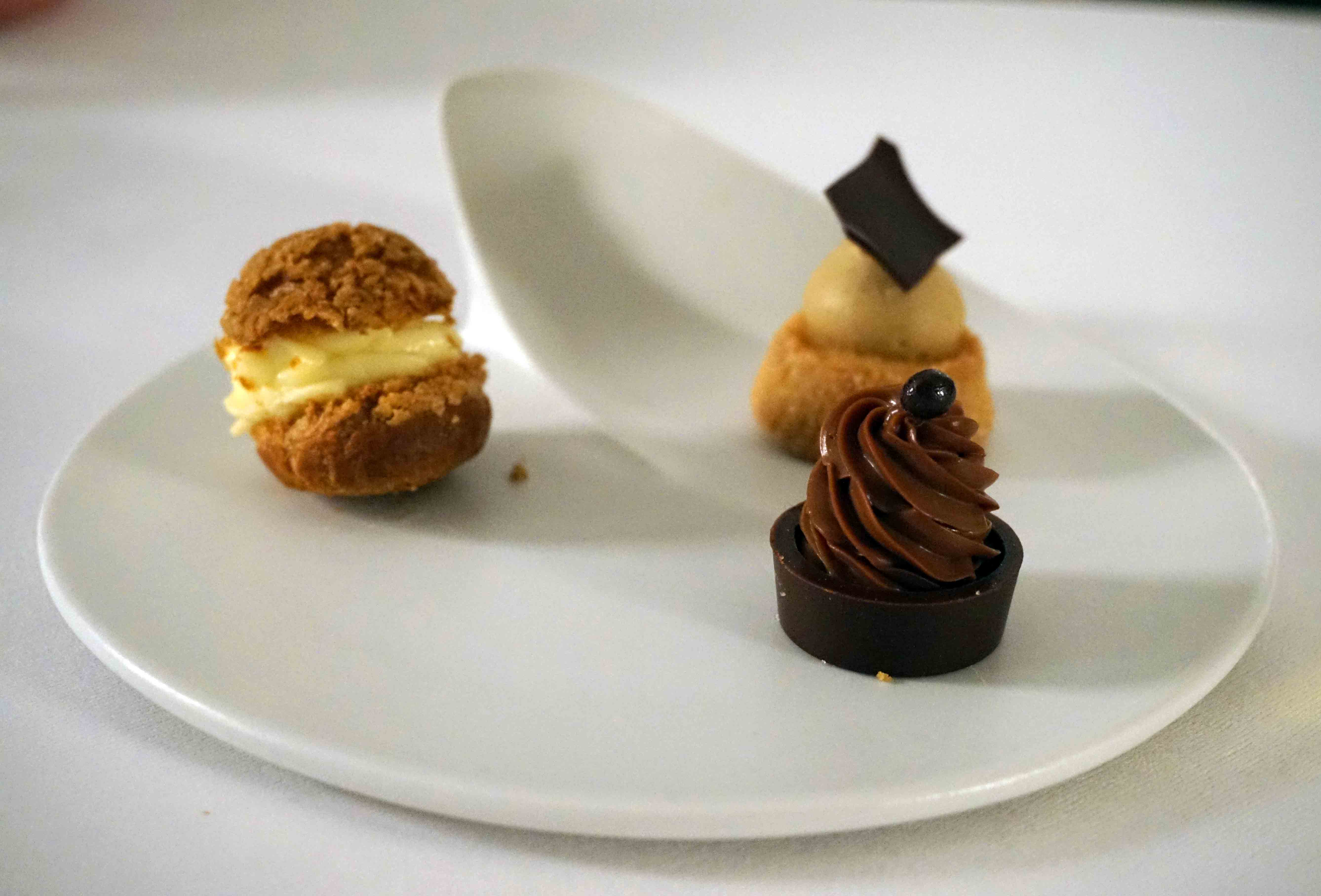 Le Saint James Review