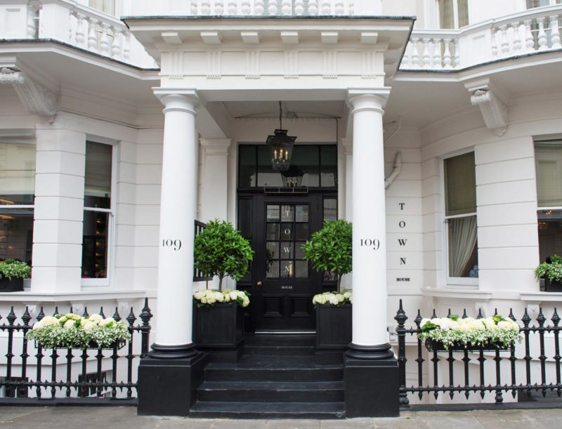 Town House_Exterior_ Restaurant Entrance_Sim Canetty_150dpi