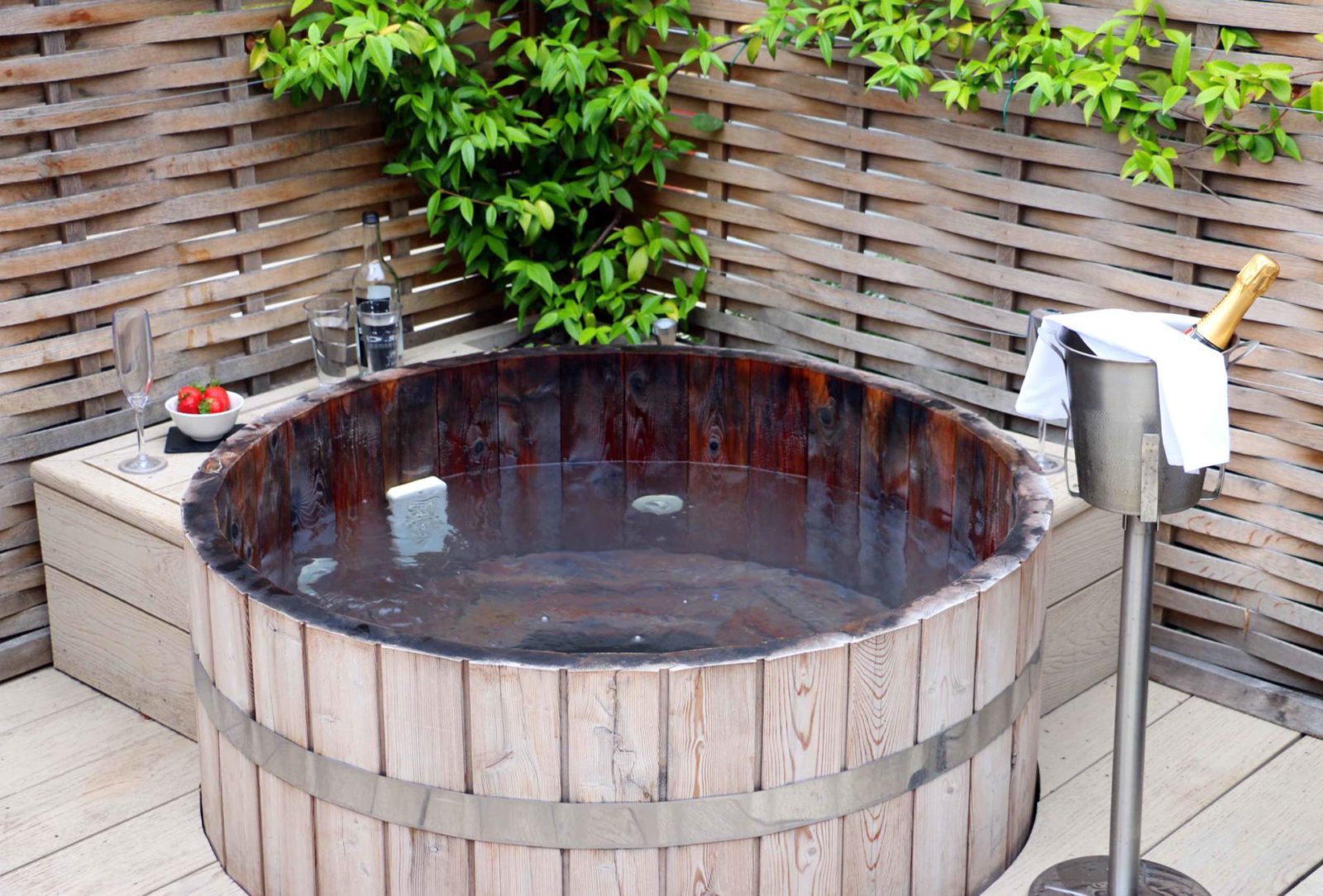 Top 5 UK Luxury Hotels with Outdoor Hot Tubs