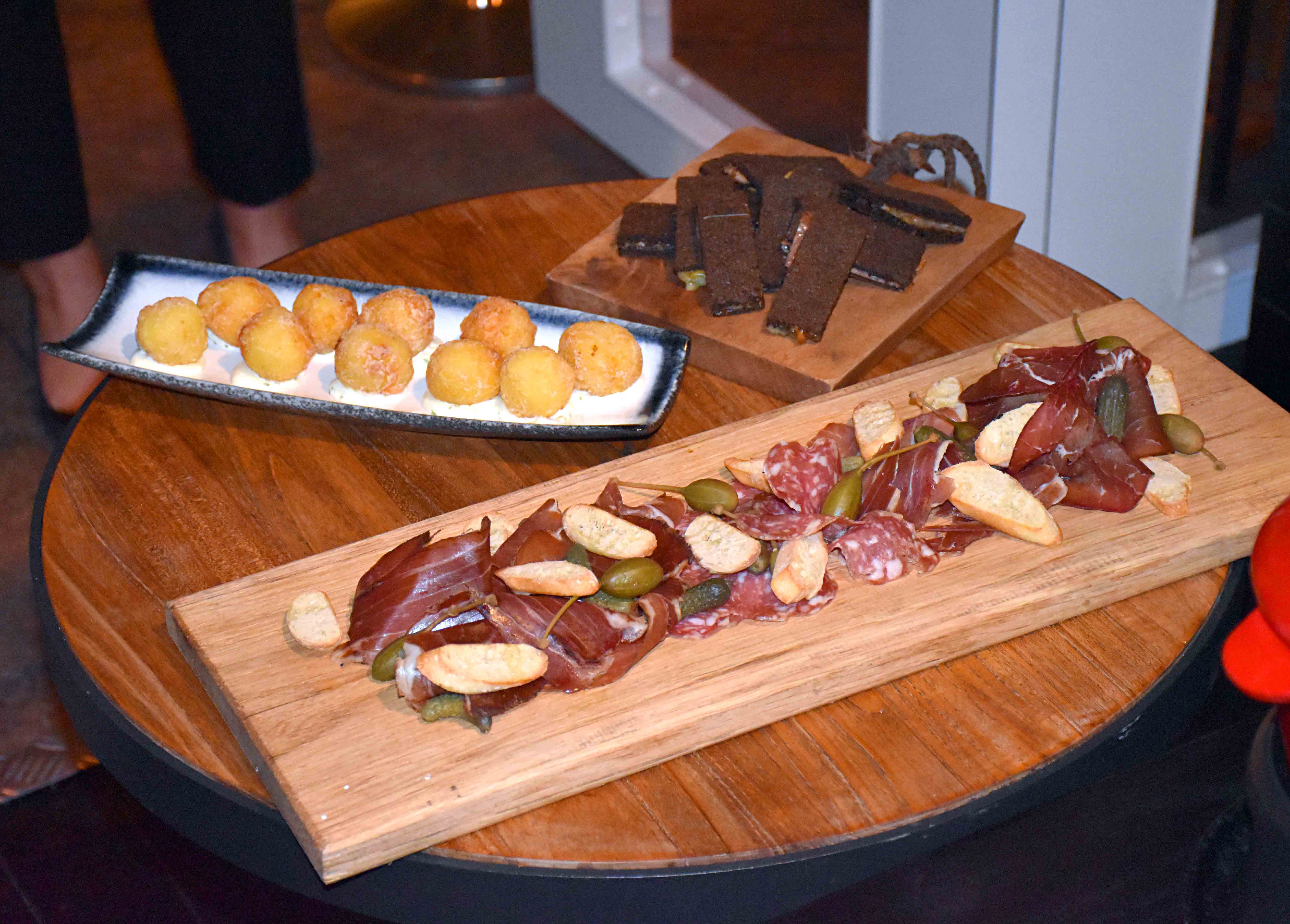 Apres With A View Food