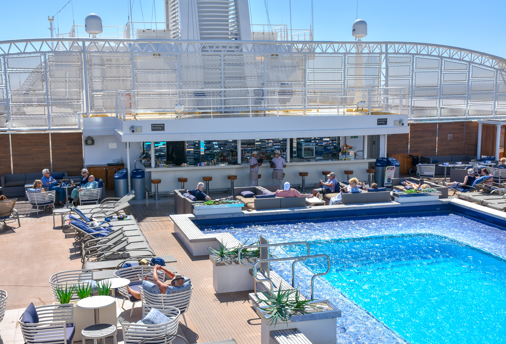 does britannia cruise ship have an indoor pool