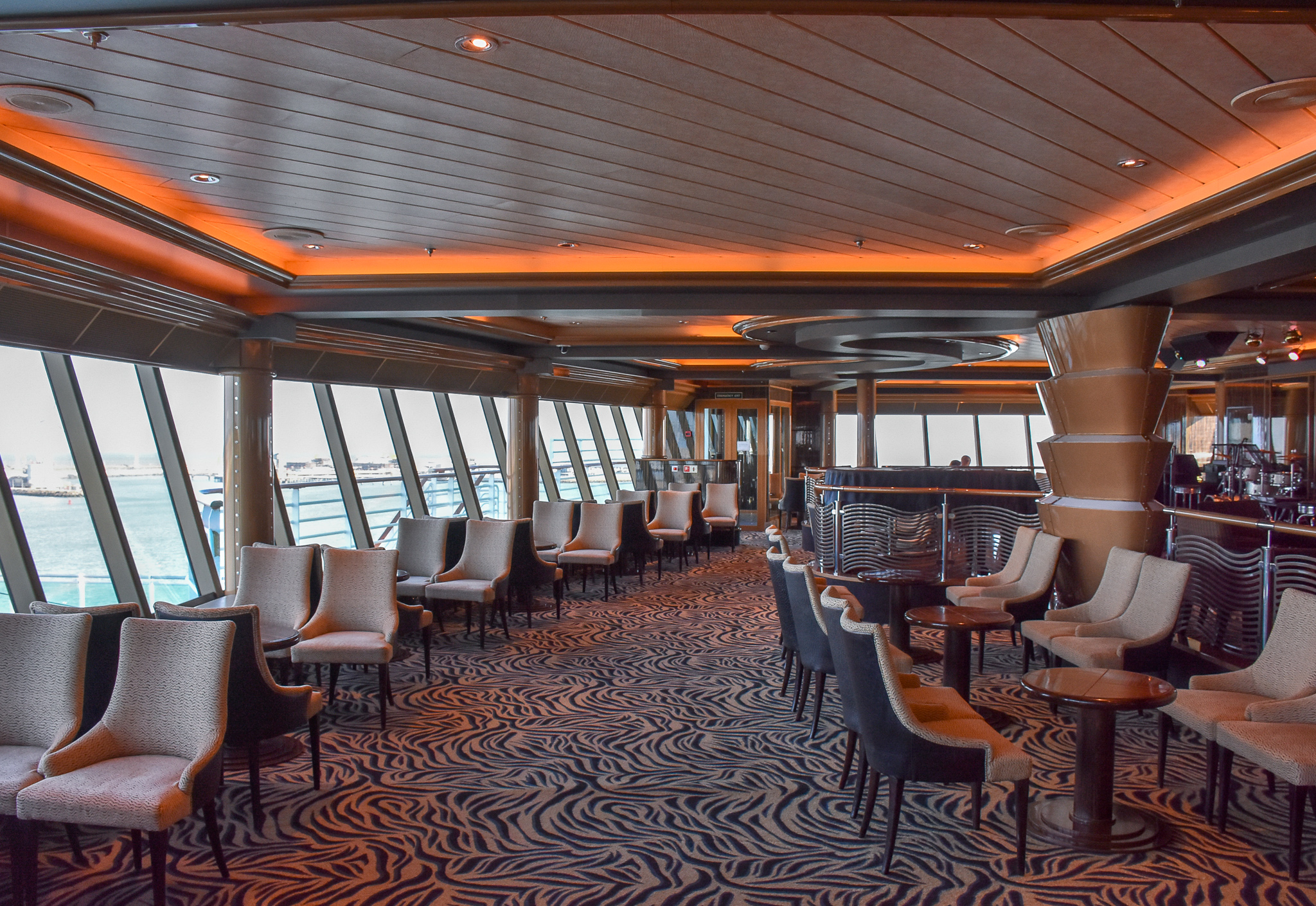 bars on ventura cruise ship