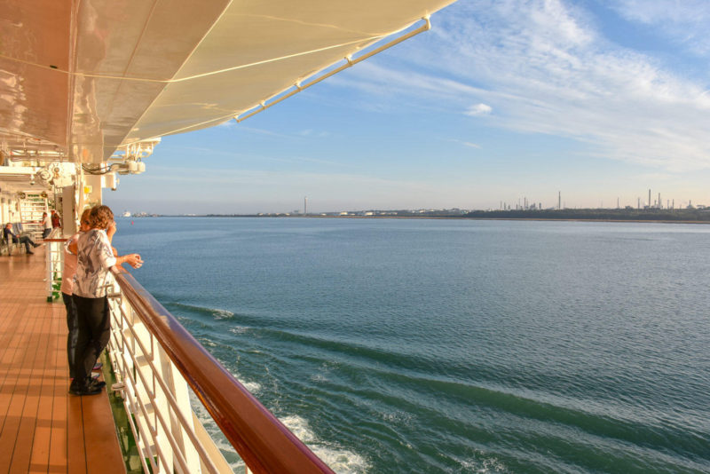 What Options Are Available When Booking a Cruise with Jules Verne?